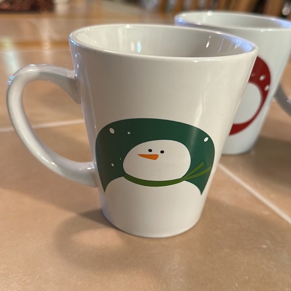 4 Christmas Cups - Picture 2 of 10